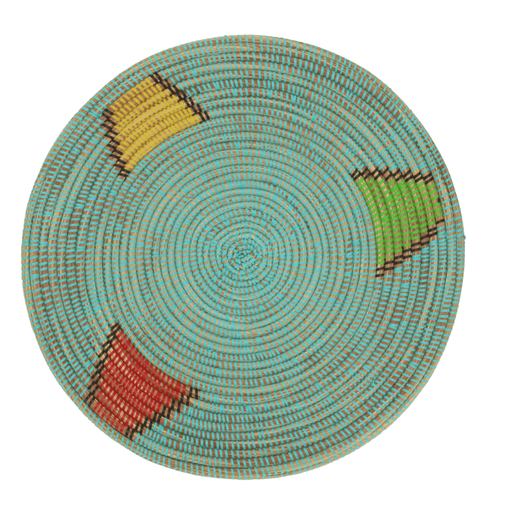 Bovenaanzicht van blauwe mand met geometrische vormen