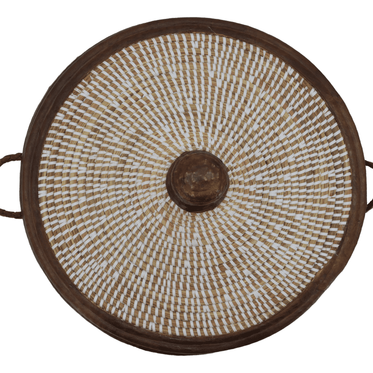 Bovenaanzicht mand met lederen rand