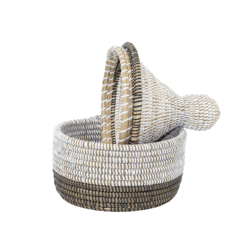 Mini mandje bruin met wit, zijaanzicht