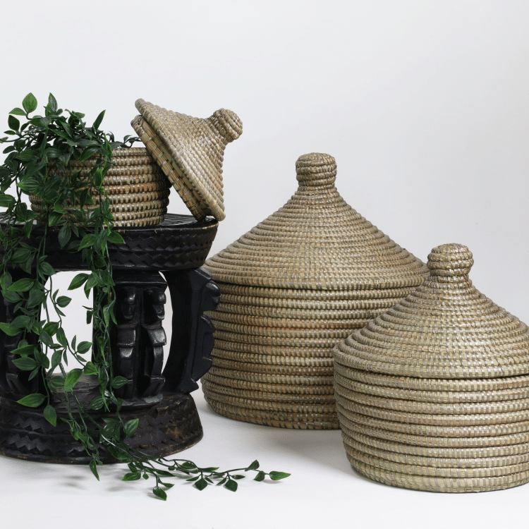 Set van 3 Tajine mandjes in champagnekleur, handgevlochten met puntdeksels in drie verschillende formaten.